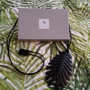 NWT Acacia Wood Palm Leaf Statement Necklace